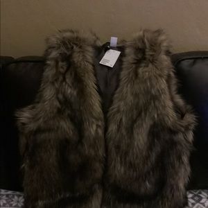 Women faux fur vest with tag. Never worn.